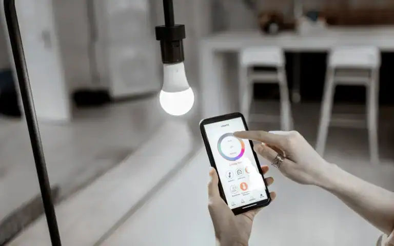 Smart lighting system controlled by a mobile device in a commercial setting